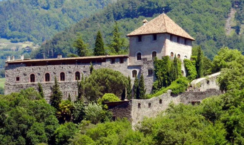 Castel Vanga, Italy